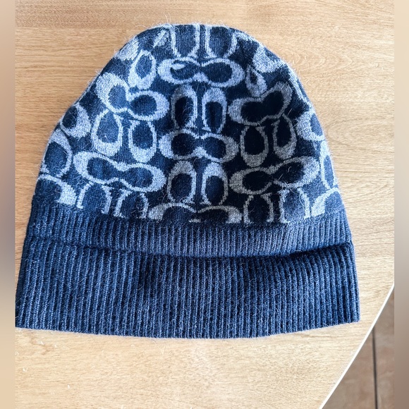 Coach Signature Knit CC logo Grey and Black Beanie Hat - Picture 3 of 6